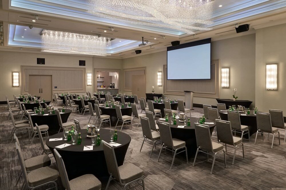 Фото Courtyard by Marriott Oshawa