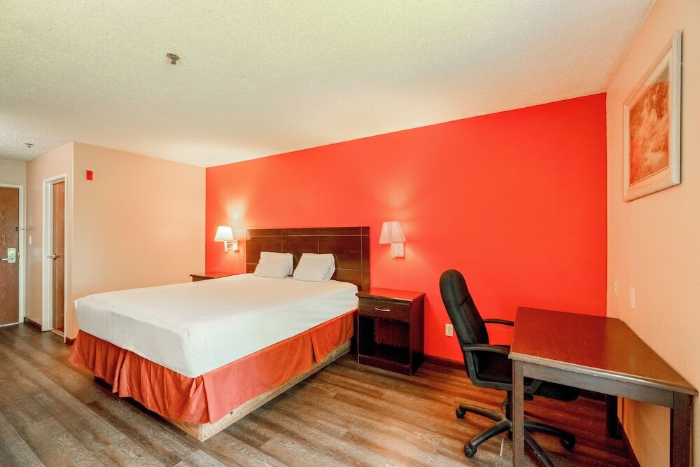 Фото Fairway Inn La Porte