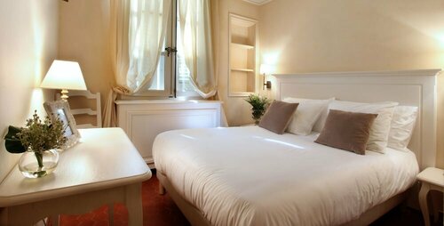 Гостиница Hôtel Les Quatre Dauphins в Экс-ан-Провансе