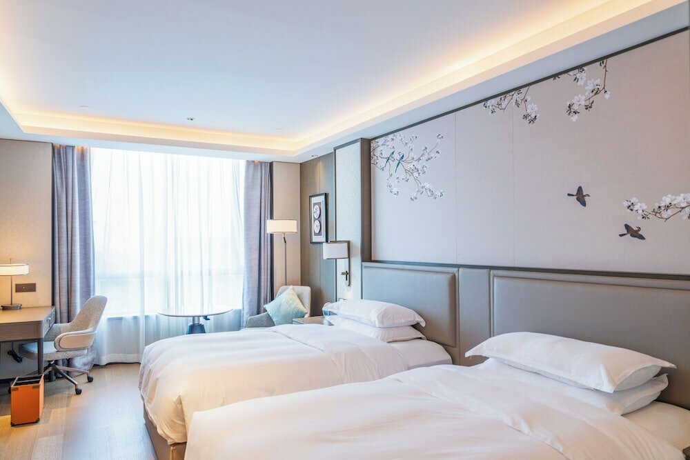 Фото Yuexiu Hotel Guangzhou, Curio Collection by Hilton