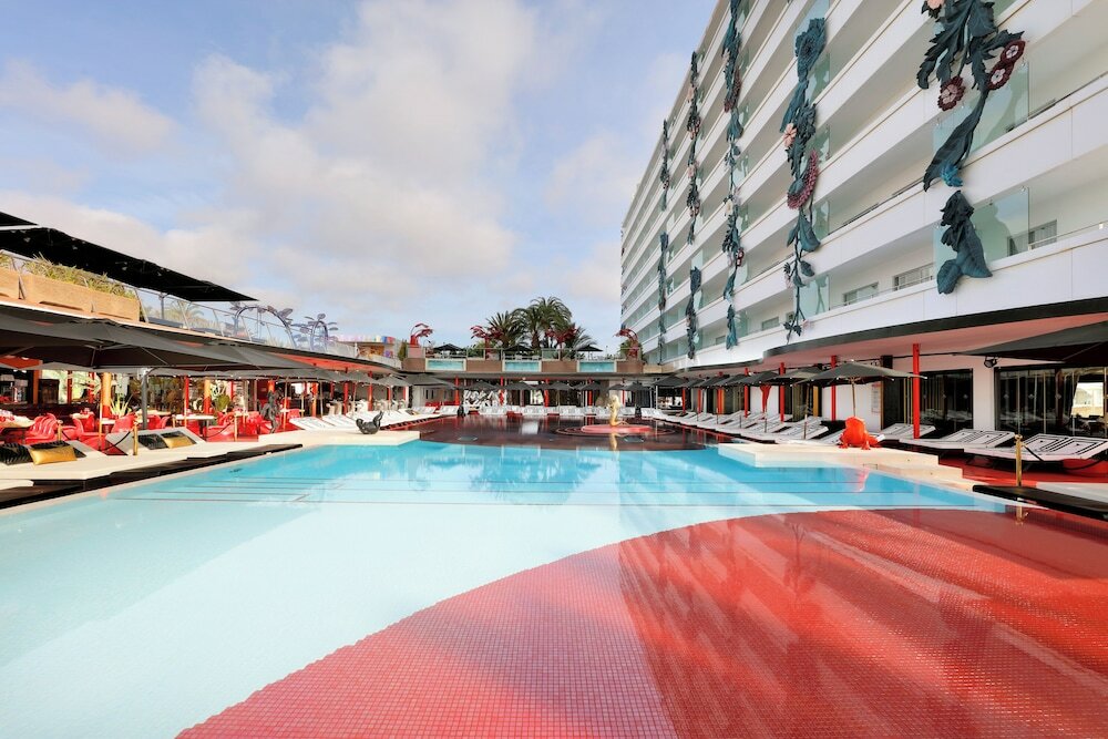 Фото Ushuaia Ibiza Beach Hotel - Adults Only