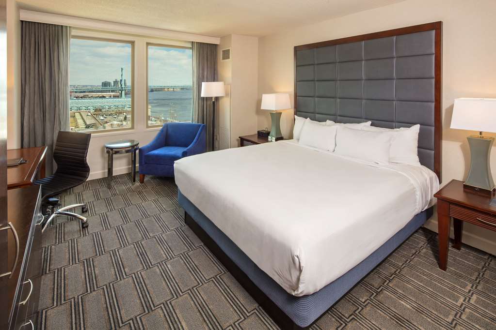 Фото Hilton Philadelphia at Penn's Landing