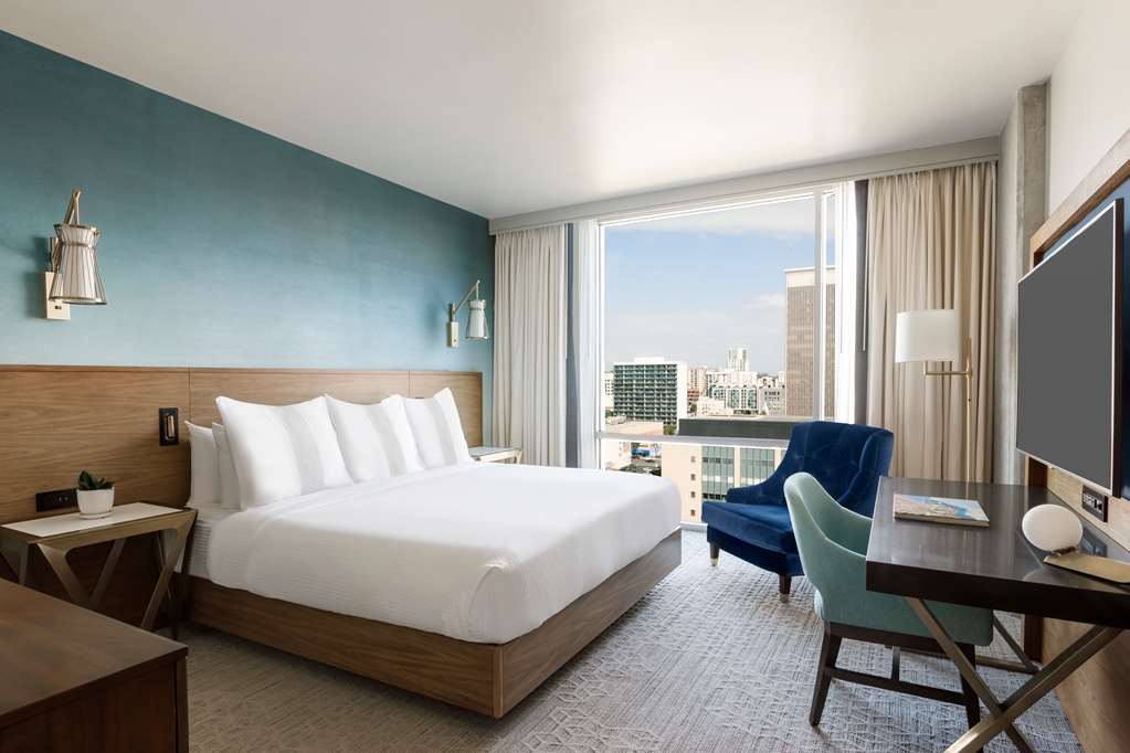 Фото Carte Hotel San Diego Downtown, Curio Collection by Hilton