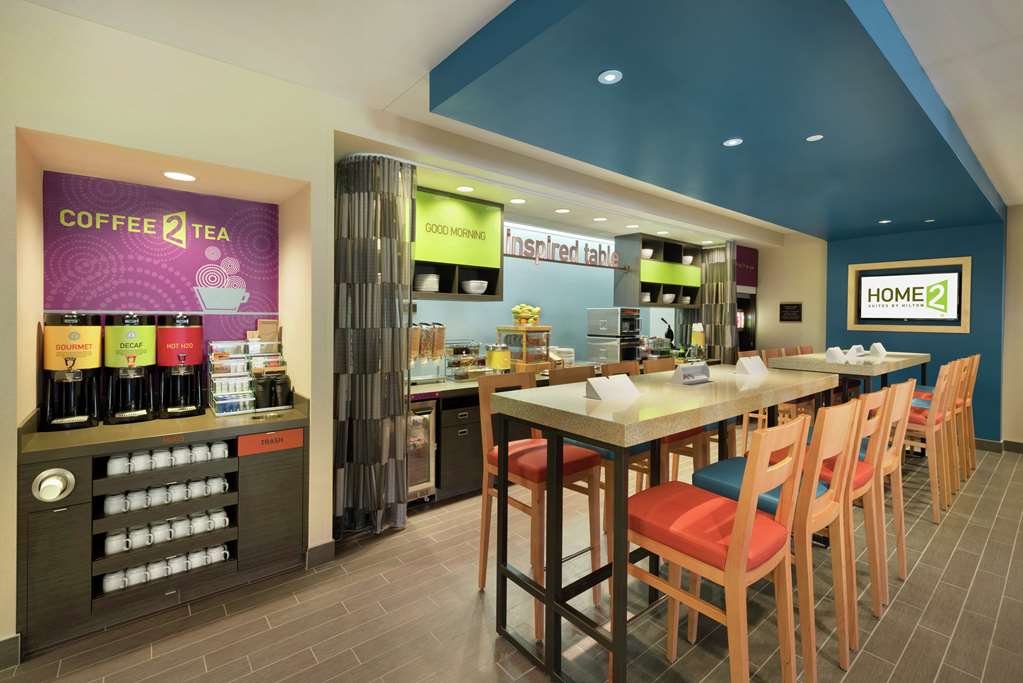 Фото Home2 Suites by Hilton Milwaukee Airport