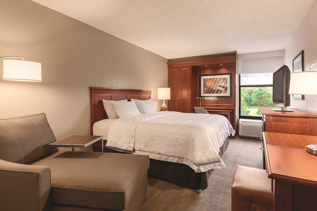 Фото Hampton Inn Des Moines-Airport