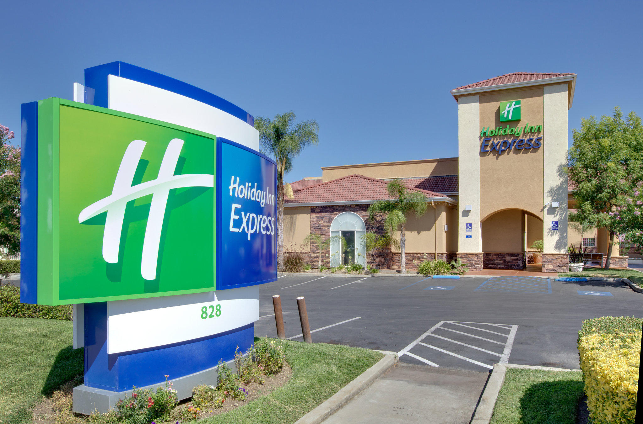 Фото Holiday Inn Express Oakdale, an Ihg Hotel