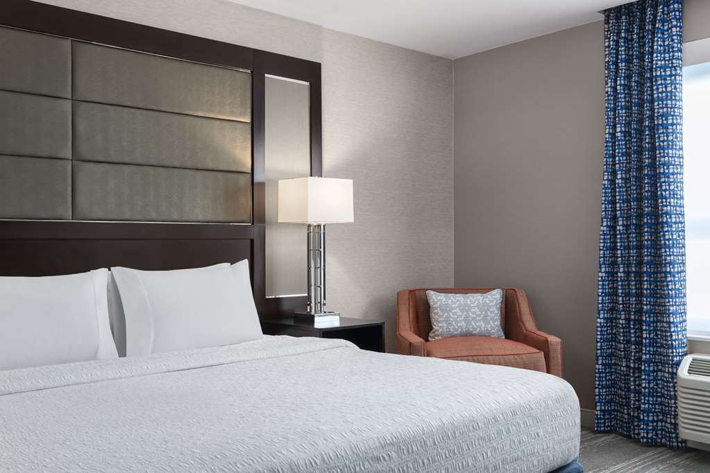 Фото Hampton Inn & Suites Worcester