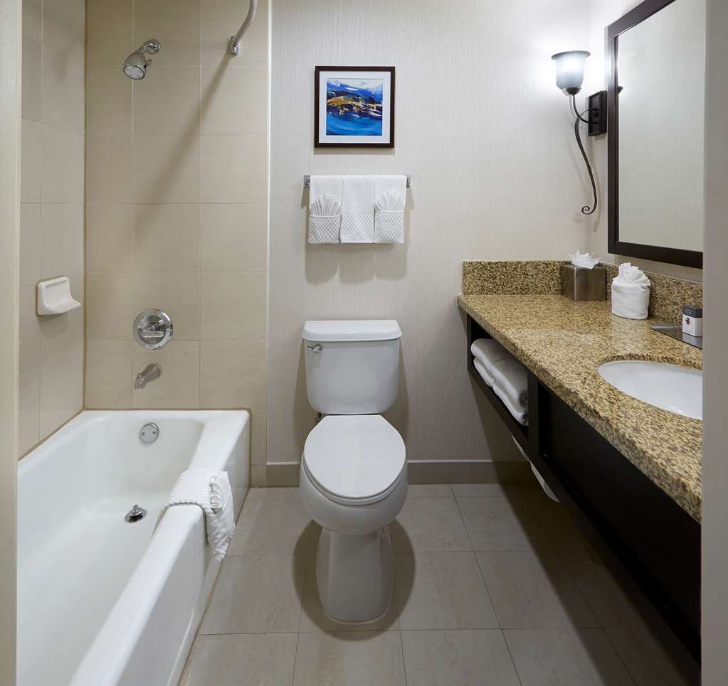 Фото DoubleTree by Hilton Claremont