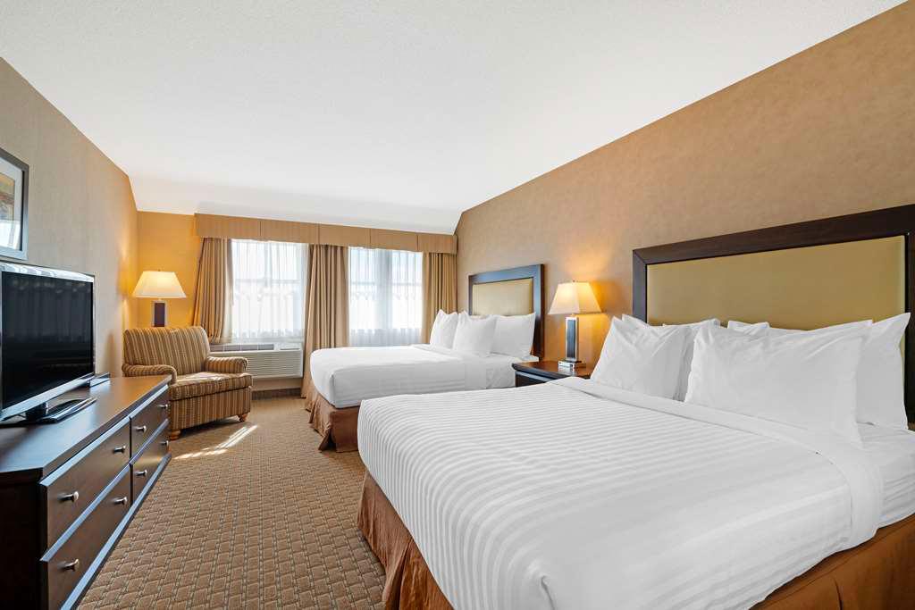 Фото Best Western Plus Emerald Isle Hotel