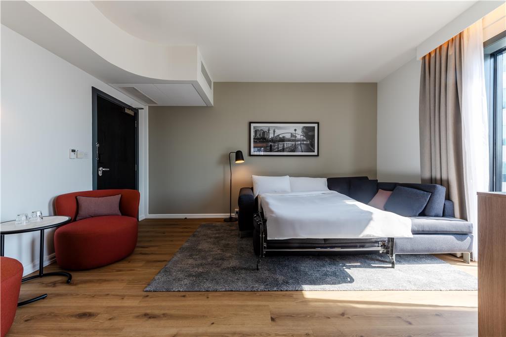 Фото Radisson Hotel Manchester City Centre, A Verified Net Zero Hotel