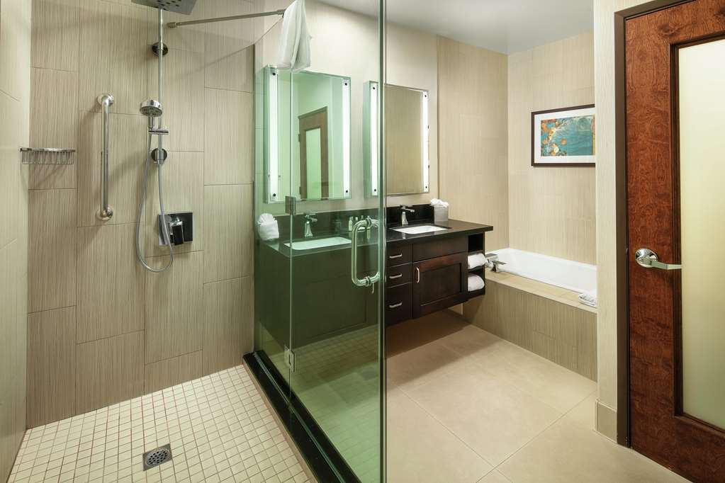 Фото DoubleTree by Hilton Claremont