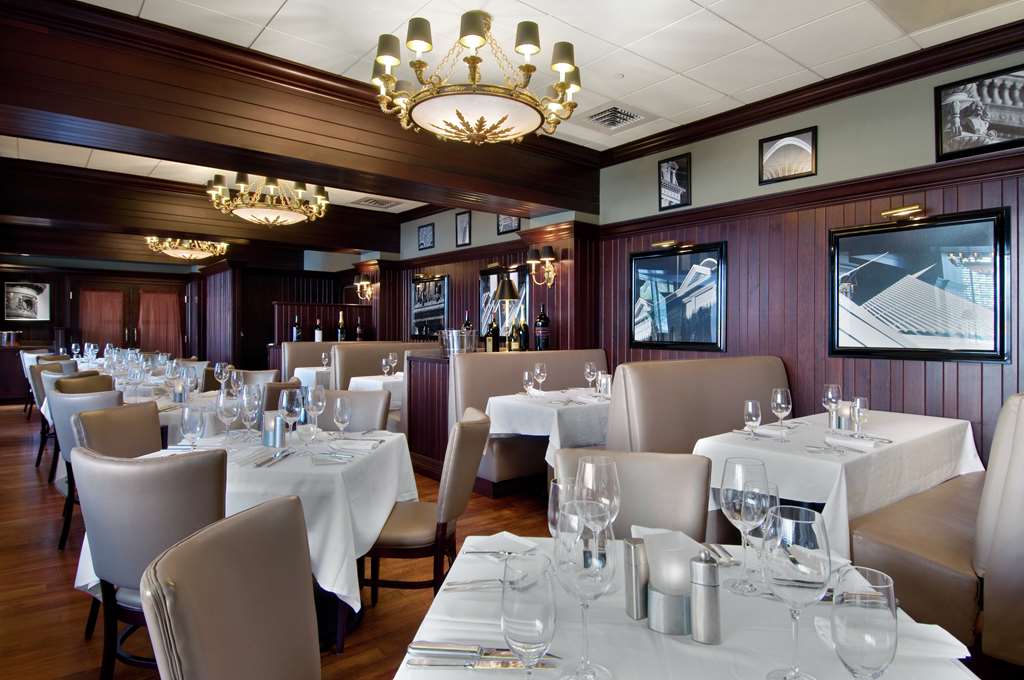 Фото Hilton Milwaukee City Center