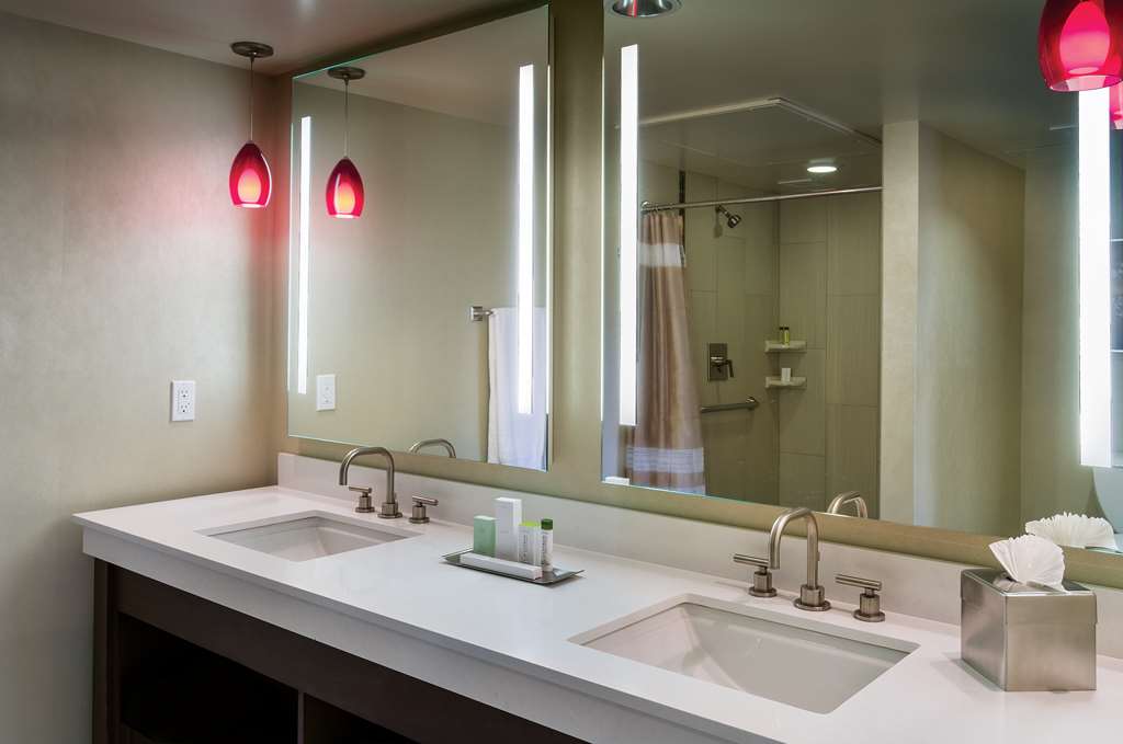 Фото DoubleTree by Hilton Hotel Los Angeles Downtown