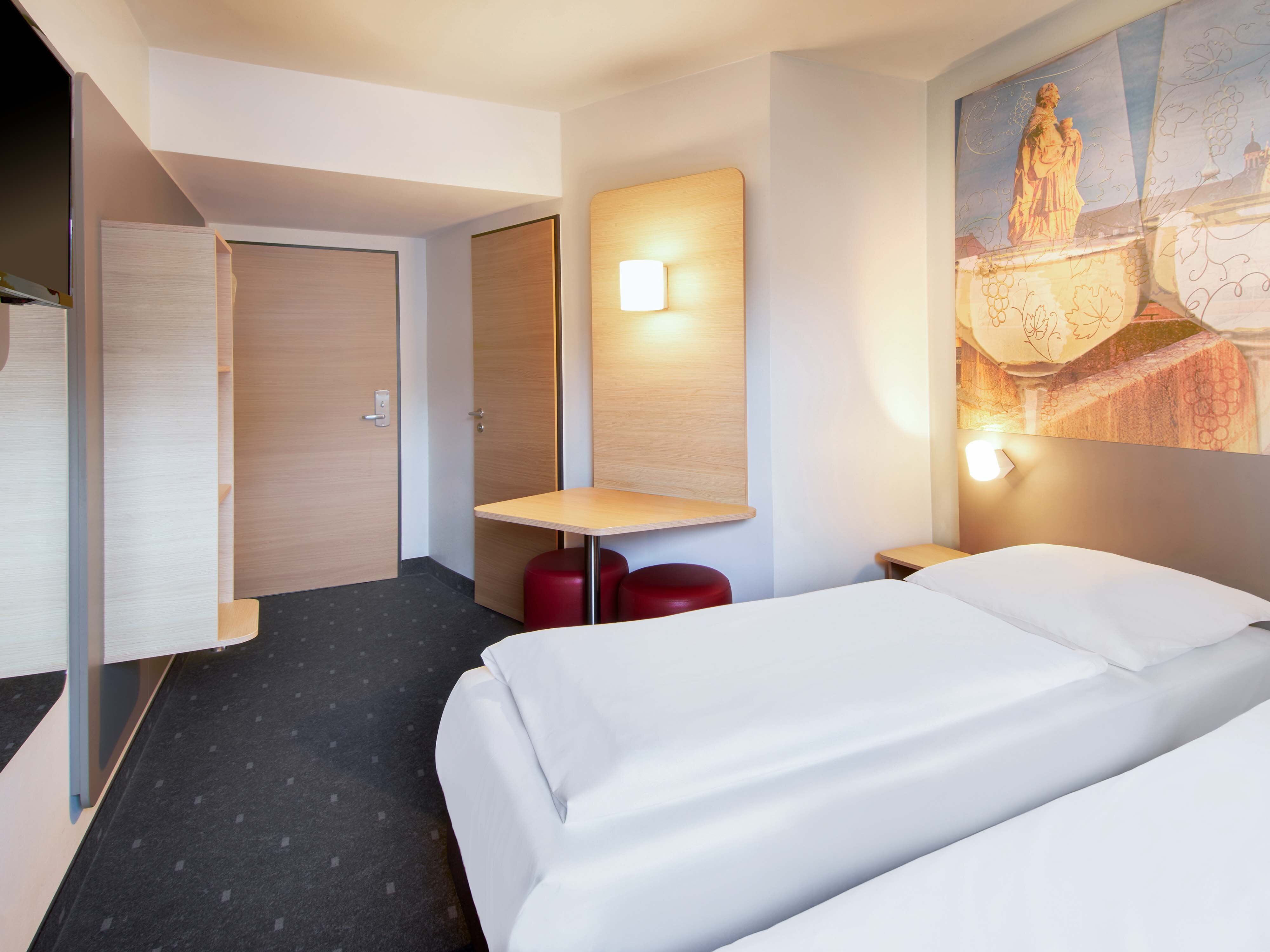 Фото B&b Hotel Würzburg
