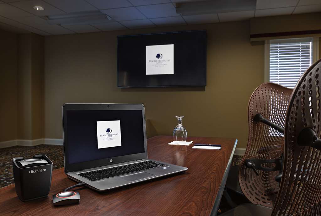 Фото Doubletree Suites by Hilton Detroit Downtown - Fort Shelby