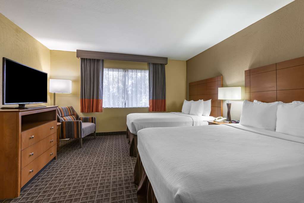 Фото Best Western Plus Scottsdale Thunderbird Suites