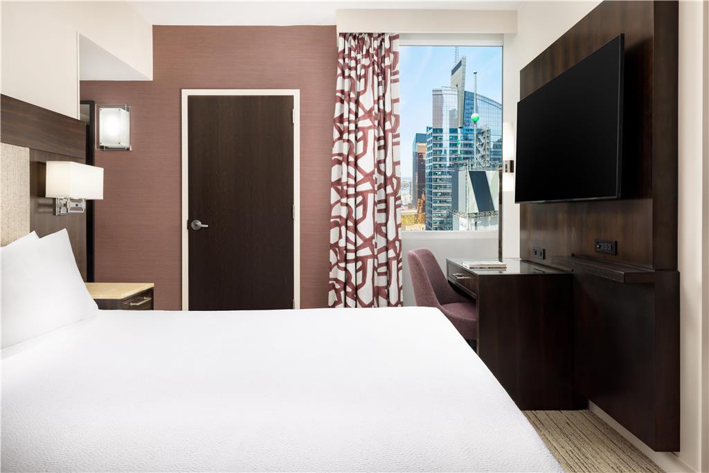 Фото Hilton Garden Inn New York-Times Square Central