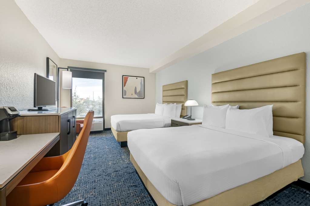 Фото Best Western Plus Universal Inn
