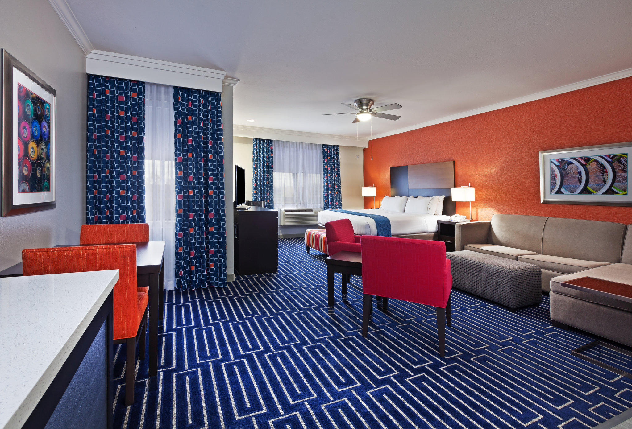 Фото Holiday Inn Express Hotels & Suites East Houston, an Ihg Hotel