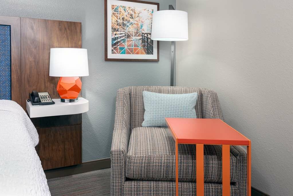 Фото Hampton Inn & Suites Charlottesville At The University