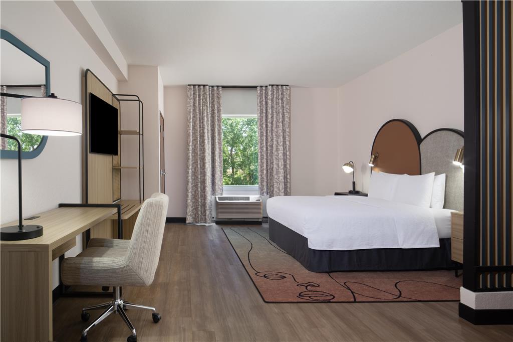 Фото Comfort Suites At Fairgrounds - Casino