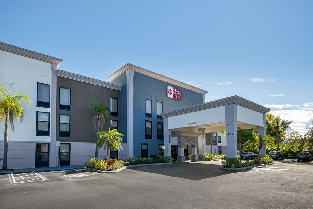 Фото Best Western Plus Universal Inn