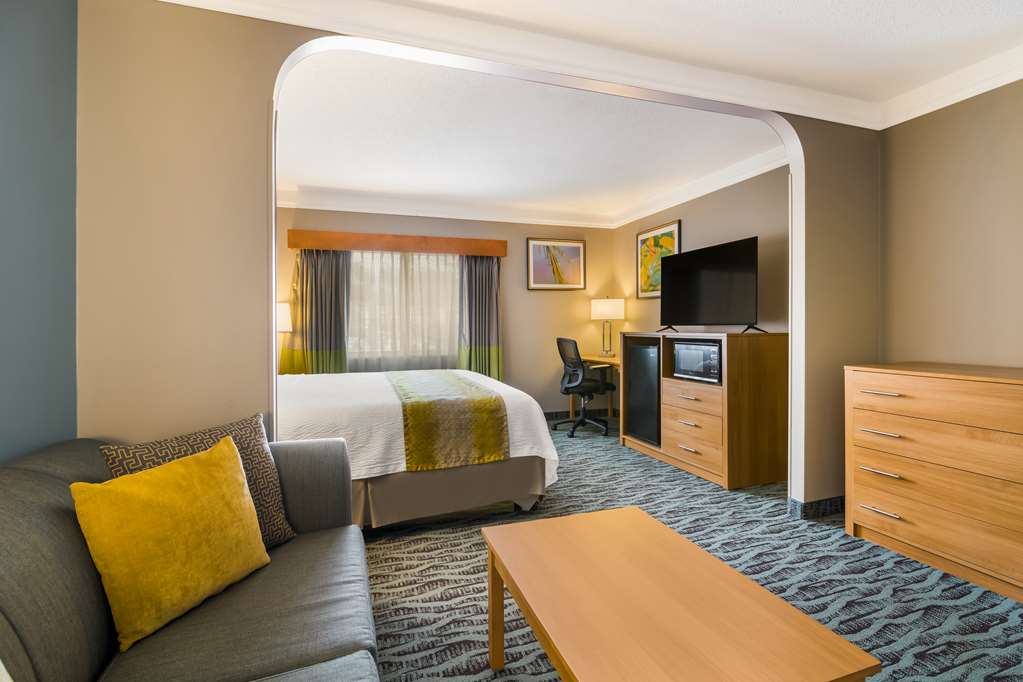 Фото Best Western Plus Executive Court Inn & Conference Center