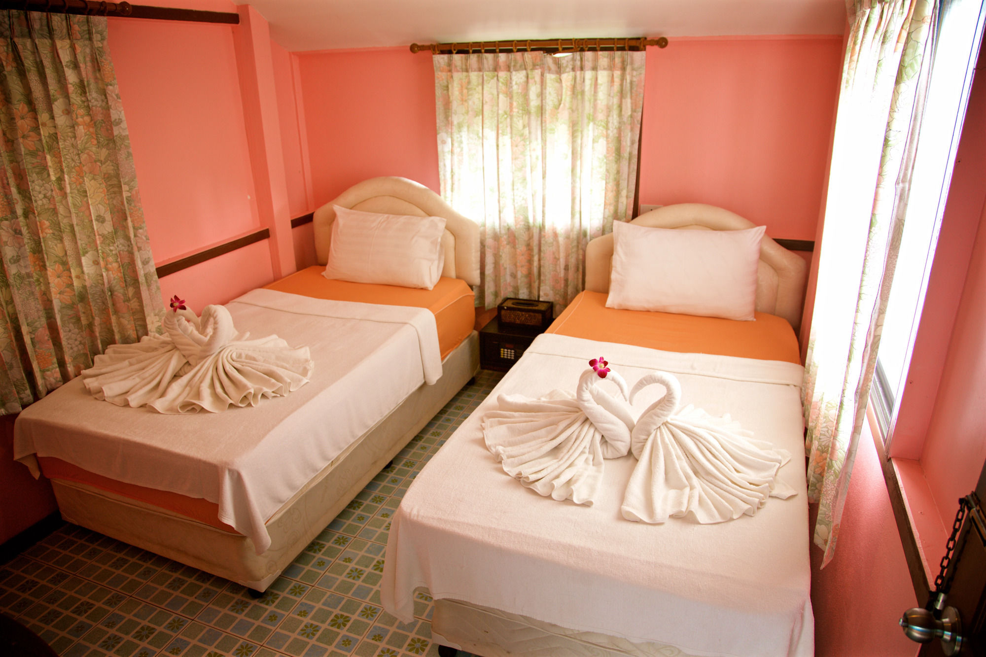 Фото Poohbar Resort & Lotusdive