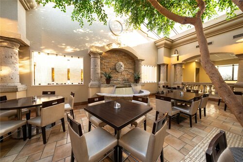 Гостиница Doubletree by Hilton Houston Hobby Airport в Хьюстоне