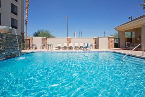 Гостиница Hilton Garden Inn Phoenix/Avondale в Финиксе