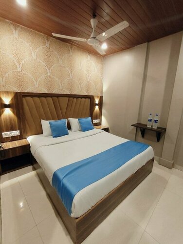 Oyo 13471 Hotel HomeStay
