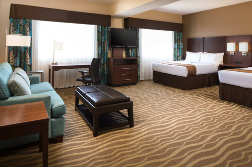 Гостиница Holiday Inn and Suites Overland Park West, an Ihg Hotel в Ленексе