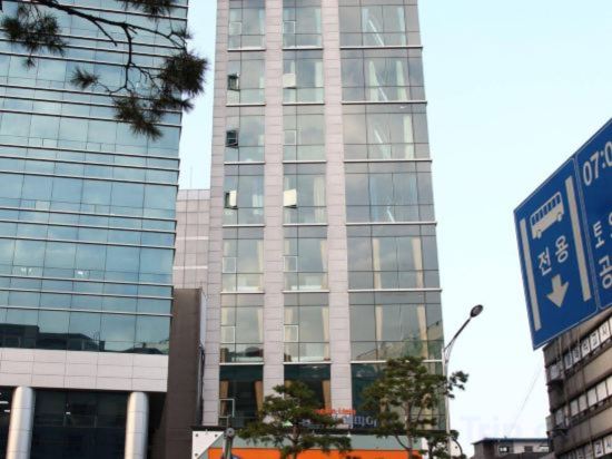 Фото Myeongdong Merlin Hotel