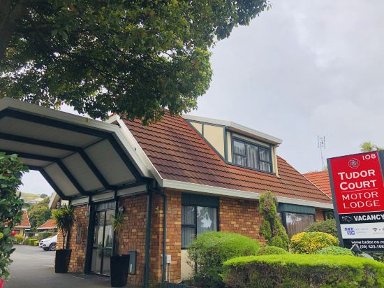 Фото Tudor Court Motor Lodge