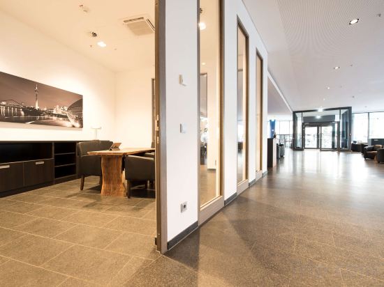 Фото Carathotel Düsseldorf City