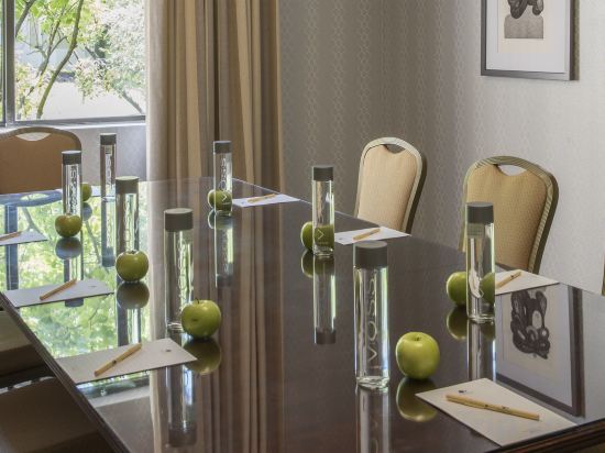 Фото DoubleTree by Hilton Chicago Wood Dale - Elk Grove