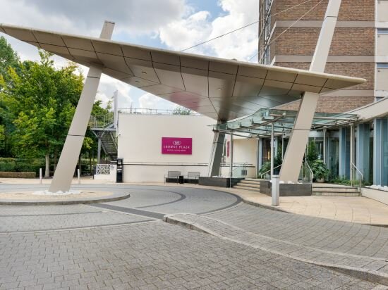 Фото Crowne Plaza London - Gatwick Airport