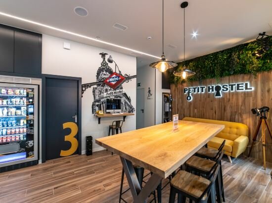 Фото Petit Hostel La Latina