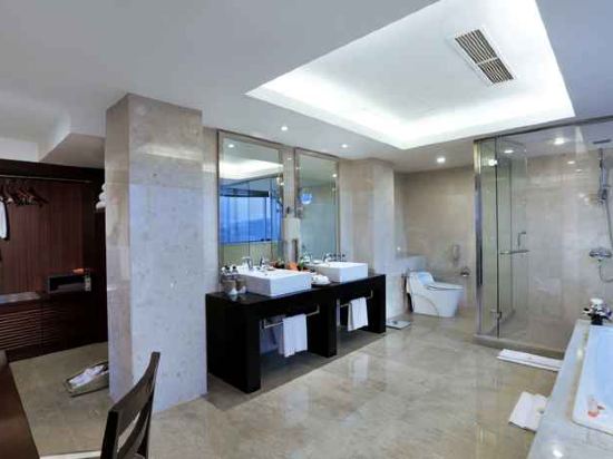 Фото Grand Candi Hotel