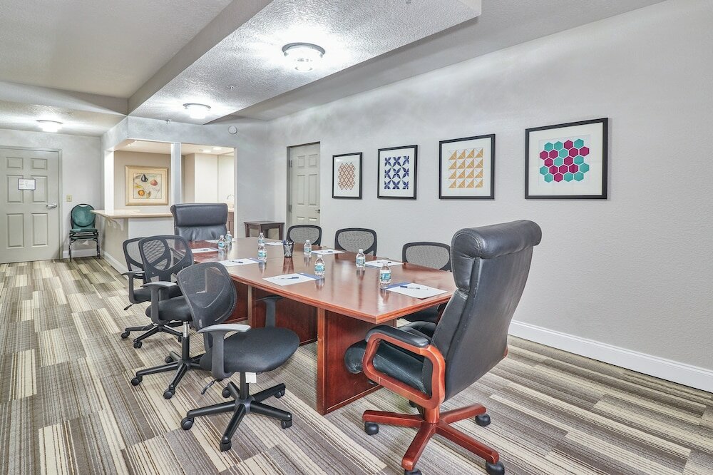 Фото Holiday Inn Express Hotel & Suites Clearwater/Us 19 N, an Ihg Hotel