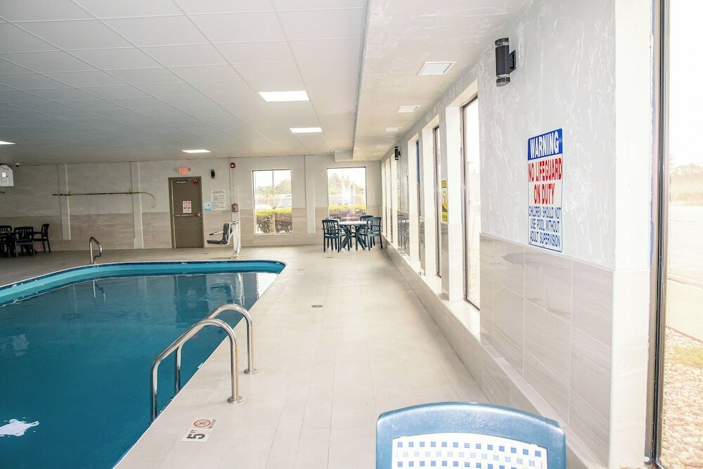 Фото Days Inn and Suites by Wyndham Hammond, In