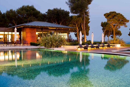 Гостиница Hotel & SPA du Castellet в Бриньоле