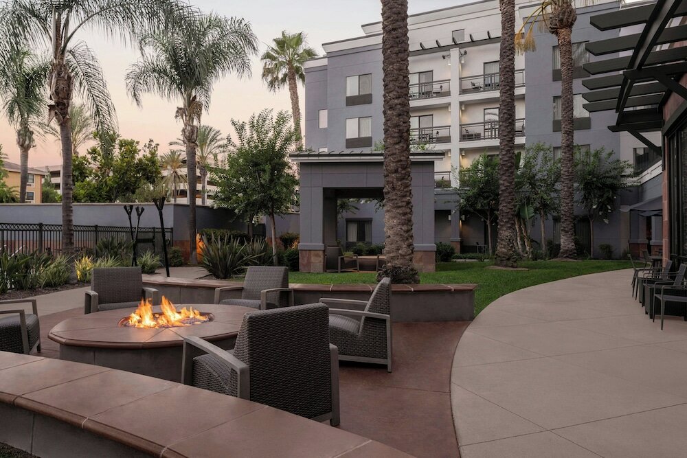 Фото Courtyard by Marriott Los Angeles Burbank Airport
