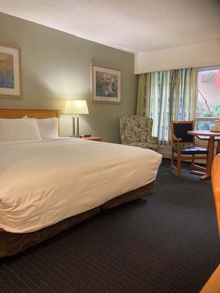 Фото Westlock Inn and Conference Centre