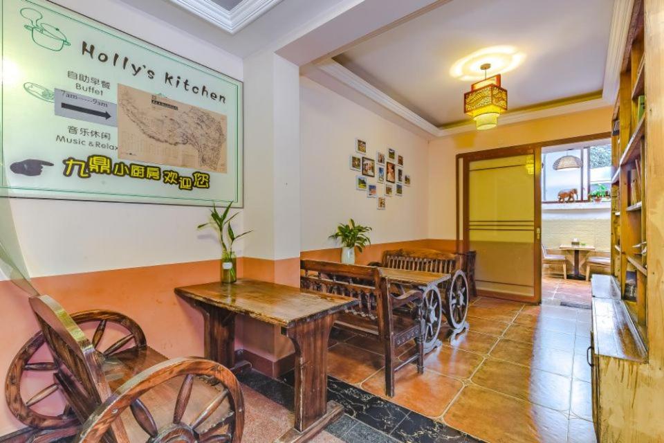 Фото Holly's Hostel Chengdu