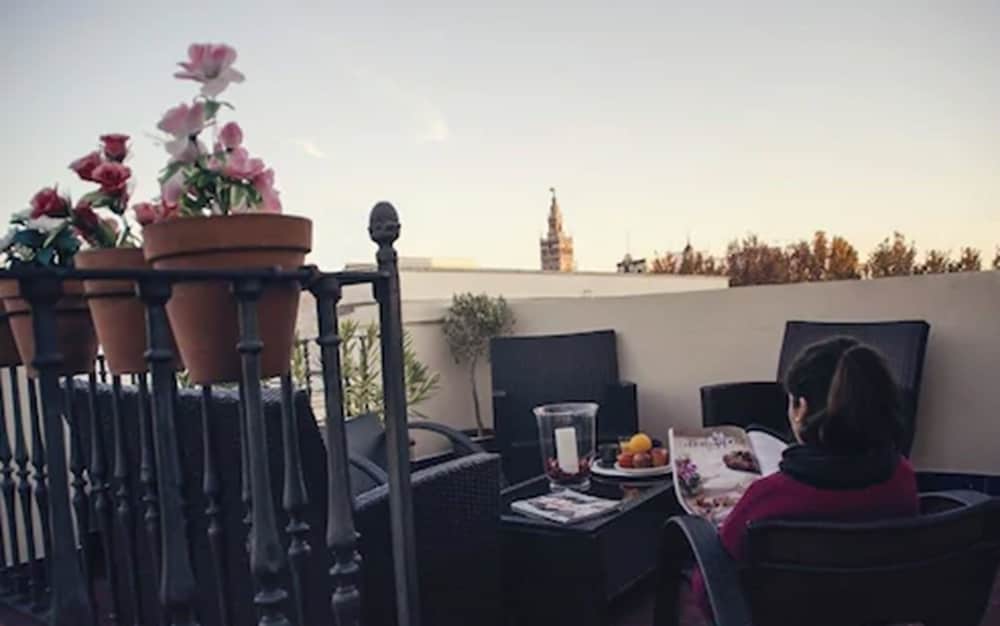 Фото Hotel Plaza Sevilla