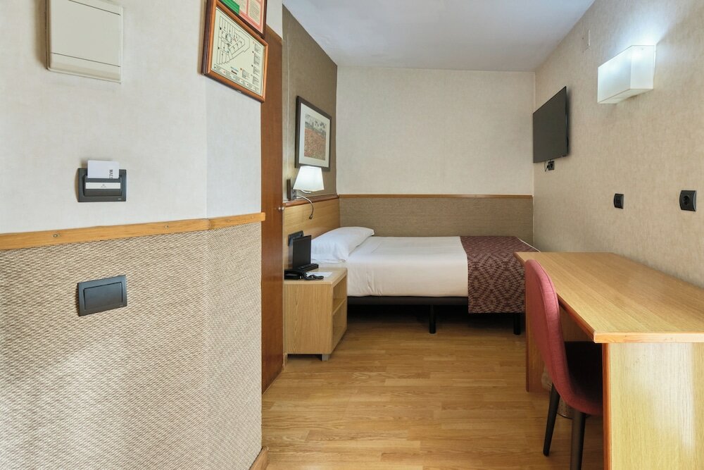 Фото Отель Catalonia Park Güell