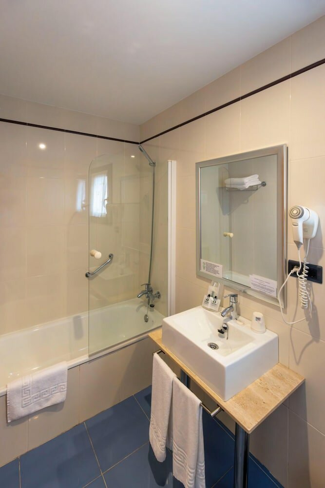 Фото Hotel Puerta del Oriente