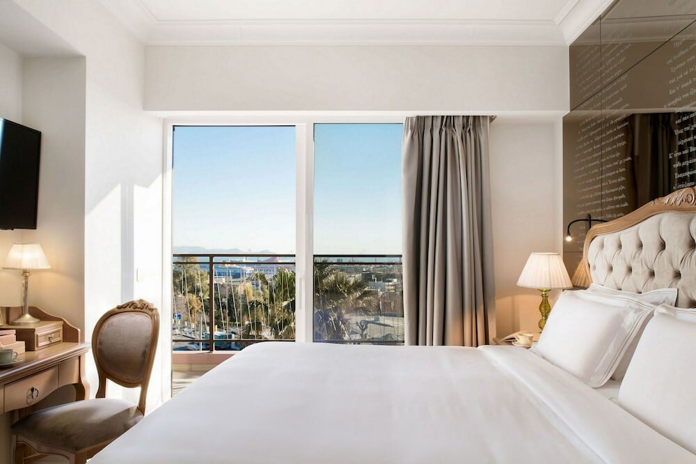 Фото Legacy Gastro Suites