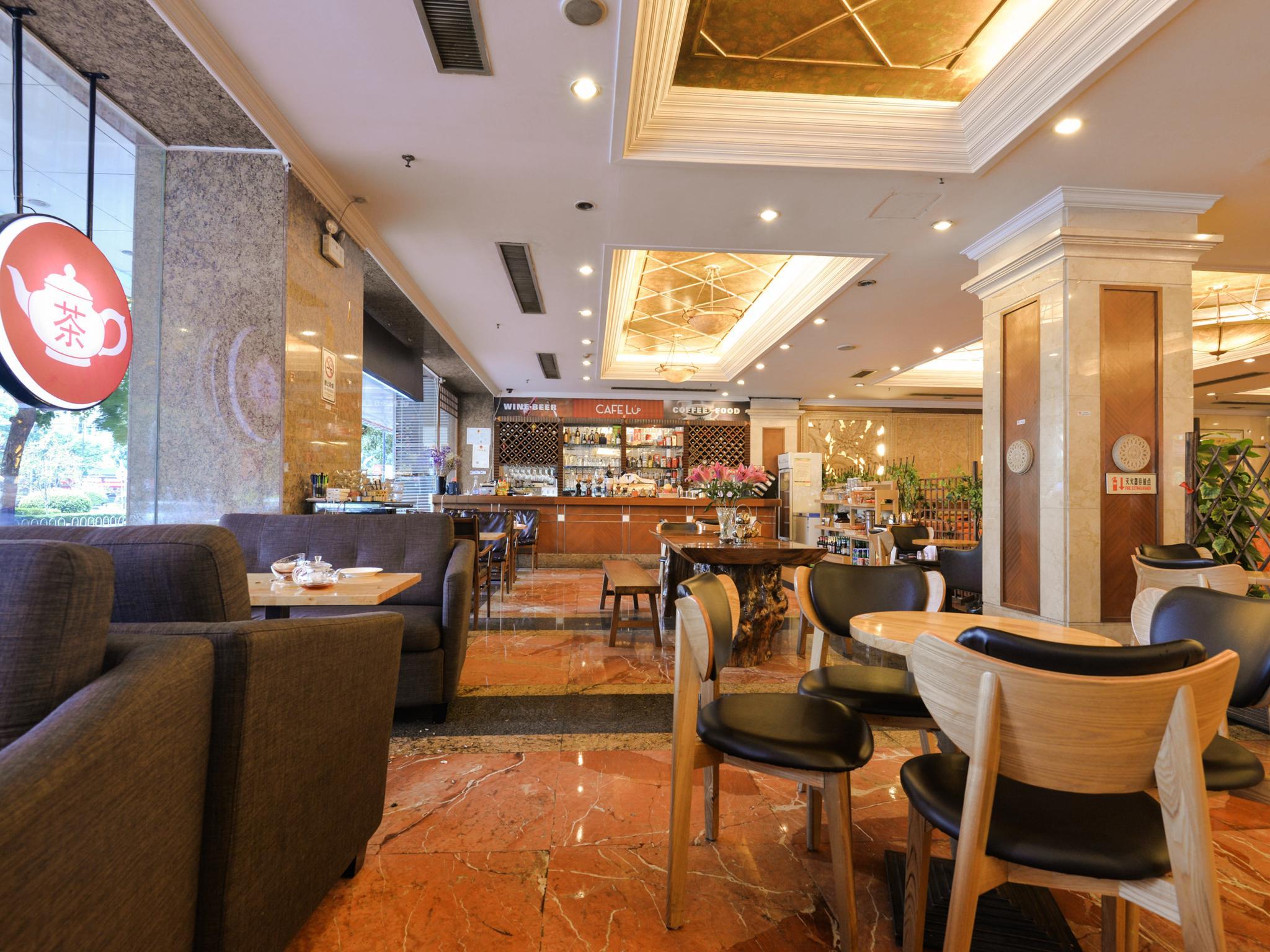 Фото New Pearl River Hotel